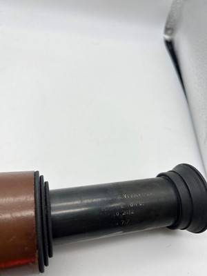 Lot 485 - A WW2 three drawer telescope