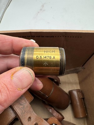 Lot 485 - A WW2 three drawer telescope