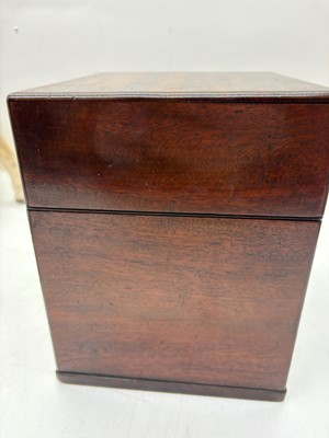 Lot 396 - An apothecary box