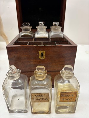 Lot 396 - An apothecary box