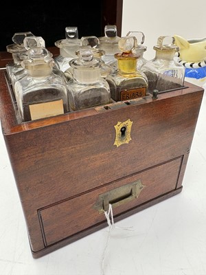 Lot 396 - An apothecary box