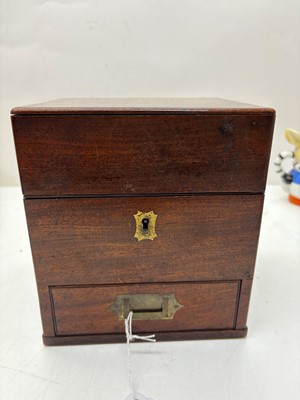 Lot 396 - An apothecary box