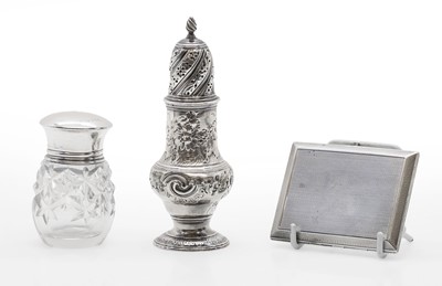 Lot 46 - A group of silver items