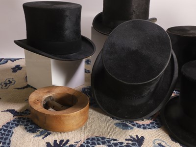 Lot 538 - A group of six top hats