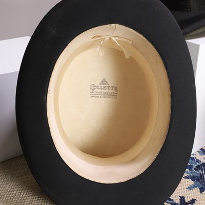 Lot 538 - A group of six top hats