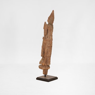 Lot 143 - A carved wooden bodhisattva