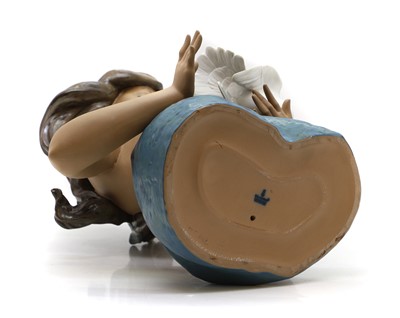 Lot 233 - A Lladro girl holding a dove