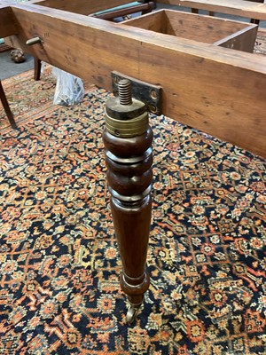 Lot 49 - A Regency mahogany extending dining table