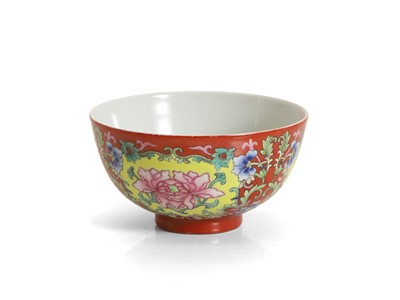Lot 106 - A Chinese famille rose bowl