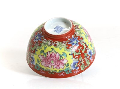 Lot 106 - A Chinese famille rose bowl