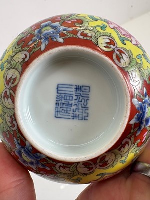 Lot 106 - A Chinese famille rose bowl