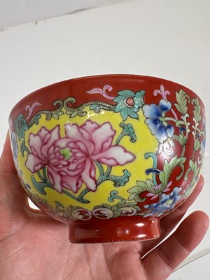 Lot 106 - A Chinese famille rose bowl