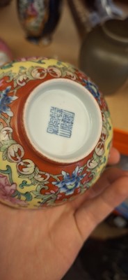 Lot 106 - A Chinese famille rose bowl