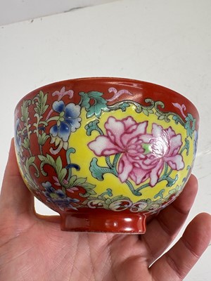 Lot 106 - A Chinese famille rose bowl
