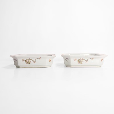 Lot 111 - A pair of Chinese famille rose planter stands
