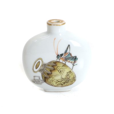 Lot 128 - A Chinese snuff bottle