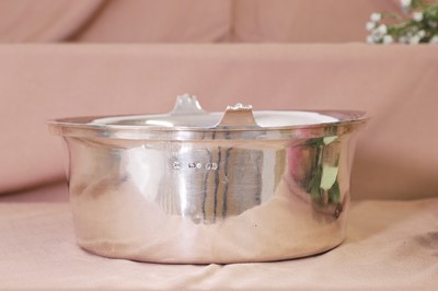 Lot 324 - A Victorian silver soufflé dish and liner