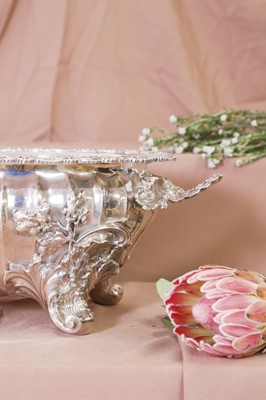 Lot 324 - A Victorian silver soufflé dish and liner