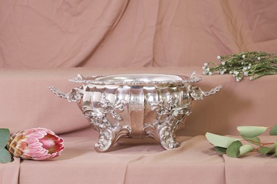 Lot 324 - A Victorian silver soufflé dish and liner