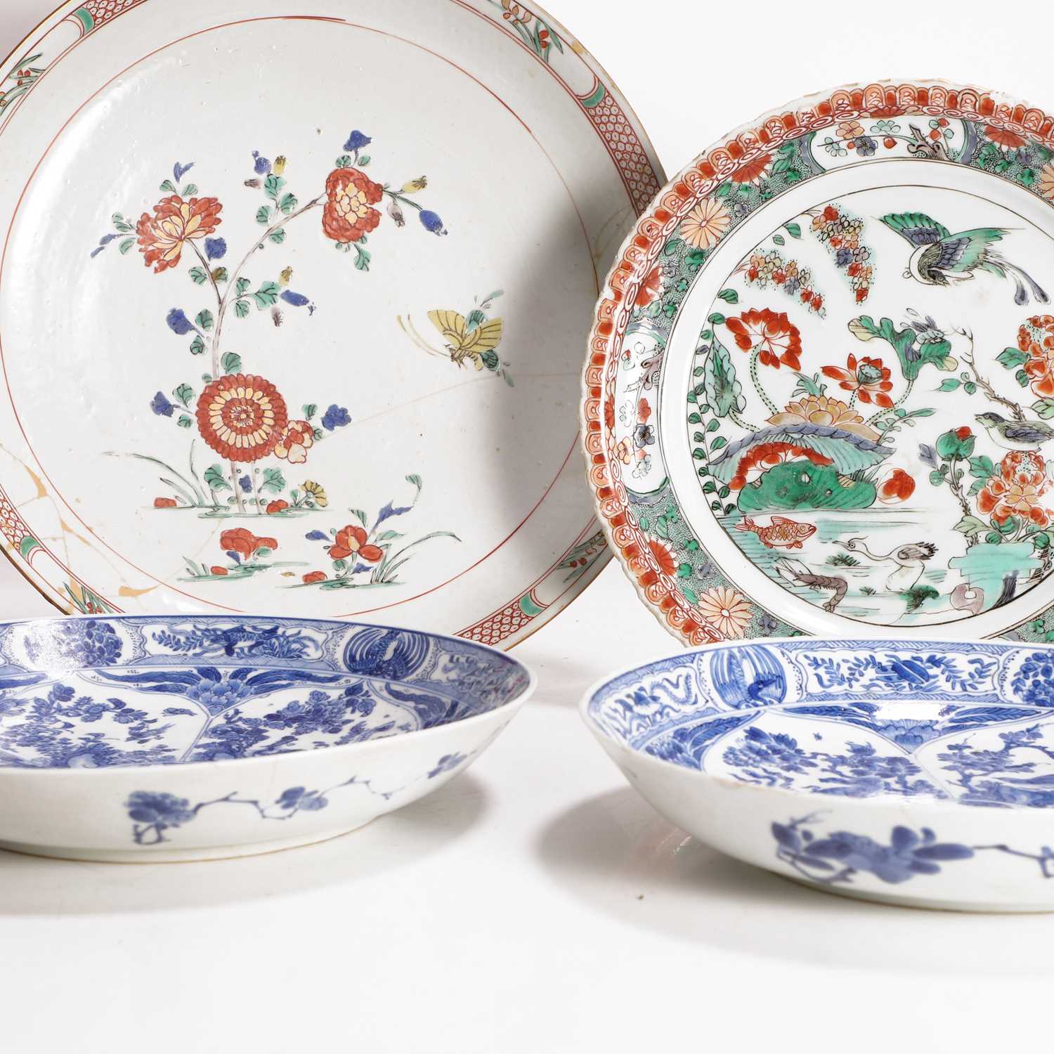 Lot 553 - A pair of Chinese blue and white dishes