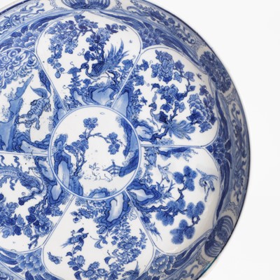 Lot 553 - A pair of Chinese blue and white dishes