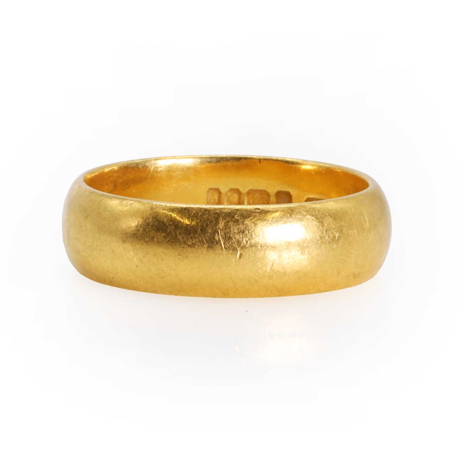 Lot 371 - A 22ct gold wedding ring
