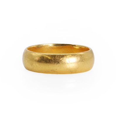 Lot 371 - A 22ct gold wedding ring