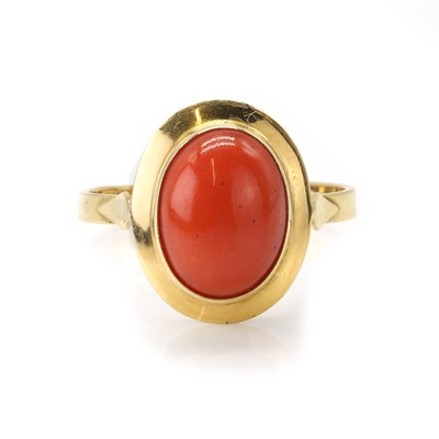 Lot 171 - An Italian gold coral ring