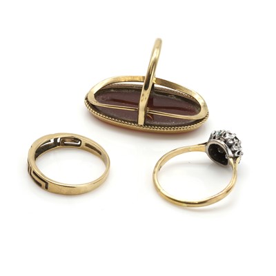 Lot 353 - A group of three gold rings
