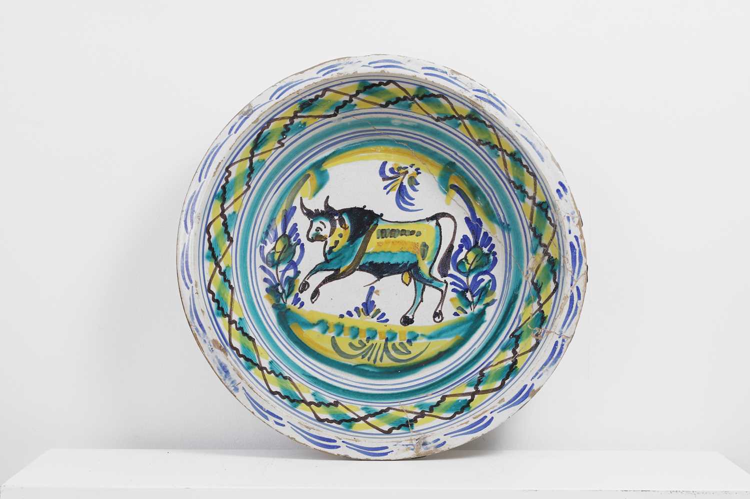 Lot 61 - A large tin-glazed earthenware 'lebrillo' basin