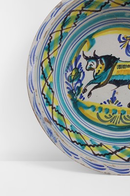Lot 61 - A large tin-glazed earthenware 'lebrillo' basin