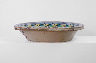Lot 61 - A large tin-glazed earthenware 'lebrillo' basin