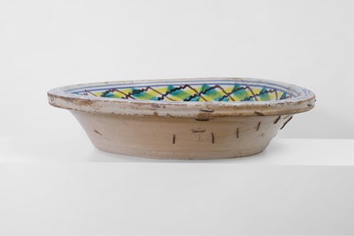 Lot 61 - A large tin-glazed earthenware 'lebrillo' basin