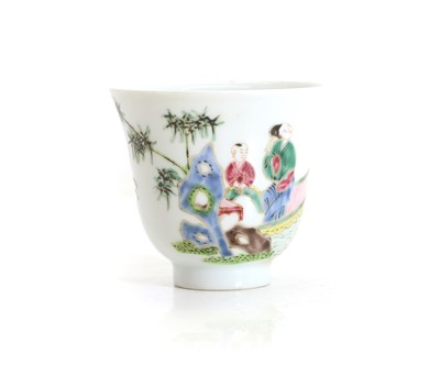 Lot 90 - A Chinese famille rose cup