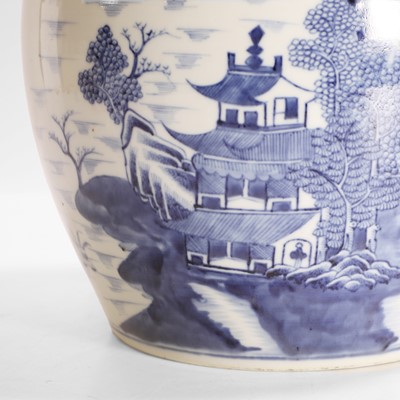 Lot 178 - A Chinese blue and white jar
