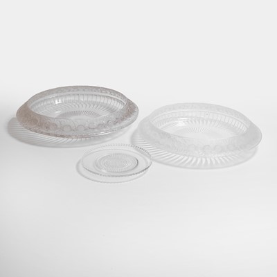 Lot 97 - A pair of Lalique 'Marguerites' bowls