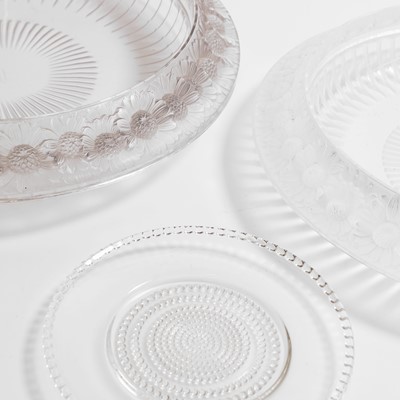 Lot 97 - A pair of Lalique 'Marguerites' bowls