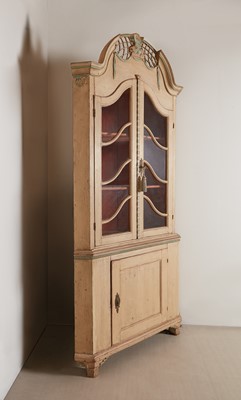 Lot 67 - A monumental painted corner cupboard