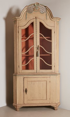 Lot 67 - A monumental painted corner cupboard