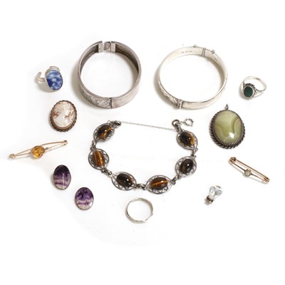 Lot 426 - A group of gold, silver and costume jewellery