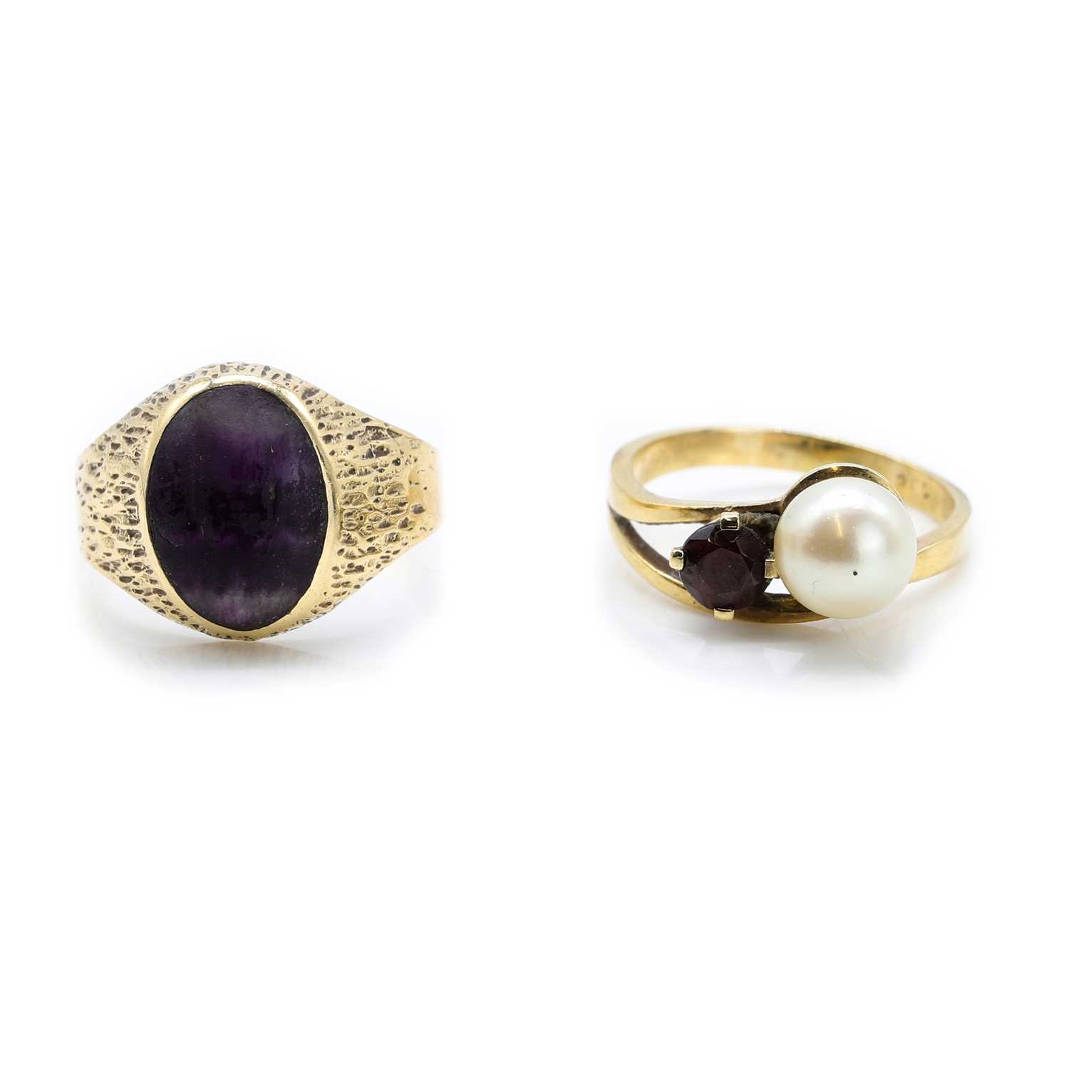 Lot 308 - A 9ct gold Blue John fluorite signet ring and a cultured pearl and garnet ring