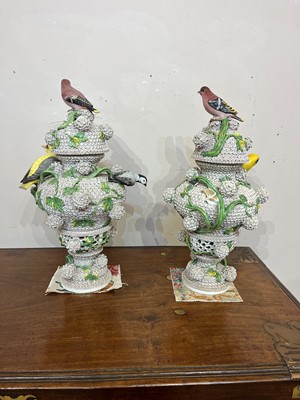 Lot 85 - A pair of Meissen Schneeballen vases and covers