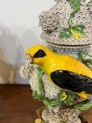 Lot 85 - A pair of Meissen Schneeballen vases and covers