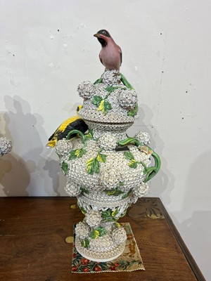 Lot 85 - A pair of Meissen Schneeballen vases and covers