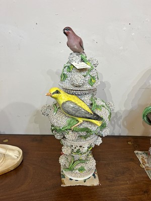 Lot 85 - A pair of Meissen Schneeballen vases and covers