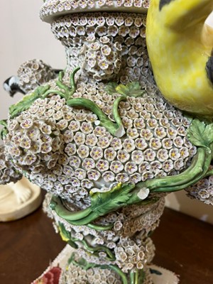 Lot 85 - A pair of Meissen Schneeballen vases and covers