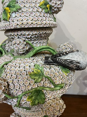 Lot 85 - A pair of Meissen Schneeballen vases and covers