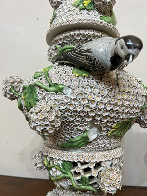 Lot 85 - A pair of Meissen Schneeballen vases and covers