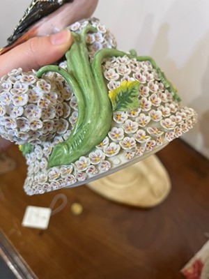 Lot 85 - A pair of Meissen Schneeballen vases and covers