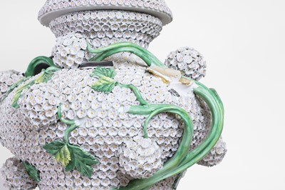 Lot 85 - A pair of Meissen Schneeballen vases and covers
